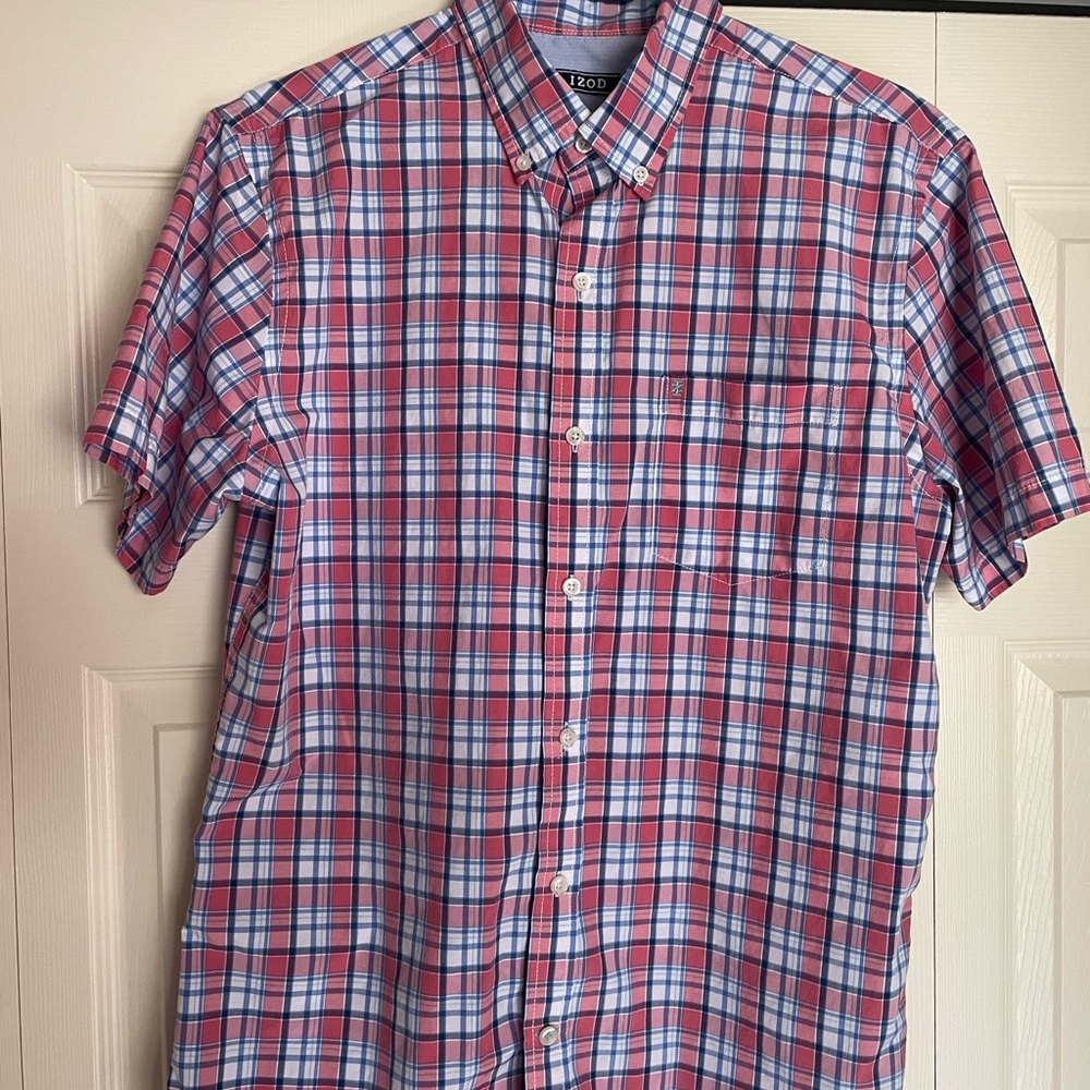 Izod short sleeved men’s shirt